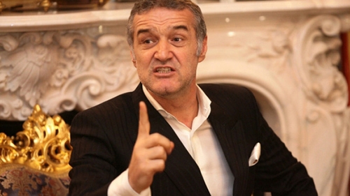 Gigi Becali, declaratii halucinante la iesirea din biserica: "Sunteti latratul Diavolului..."