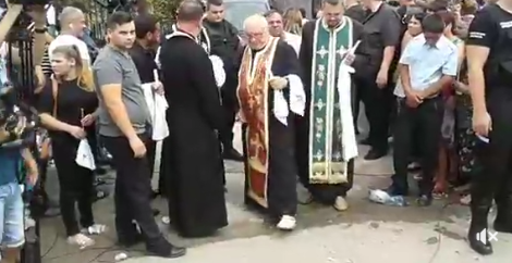 Cortegiul funerar a plecat spre cimitir