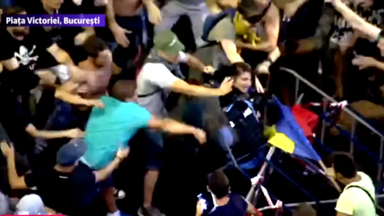 Cine este jandarmerița bătută de protestatari. Are doar 23 de ani!