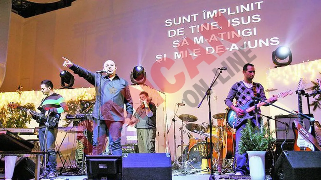 Si-a schimbat versurile cantecelor