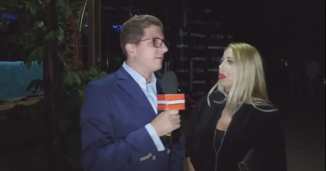 CANCAN.ro a transmis LIVE de la evenimentul anului! S-a deschis cea mai mare şi mai scumpă şampanie comandată în România: dinozaurul rose de 9 litri!