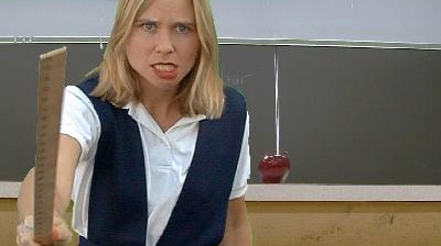 Isi terorizează elevii! "Ne face ce-i vine la gură, cu cuvinte obsecene". Cum de profeseaza un astfel de cadru didactic?