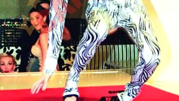 Ups! A cazut in mijlocul scenei