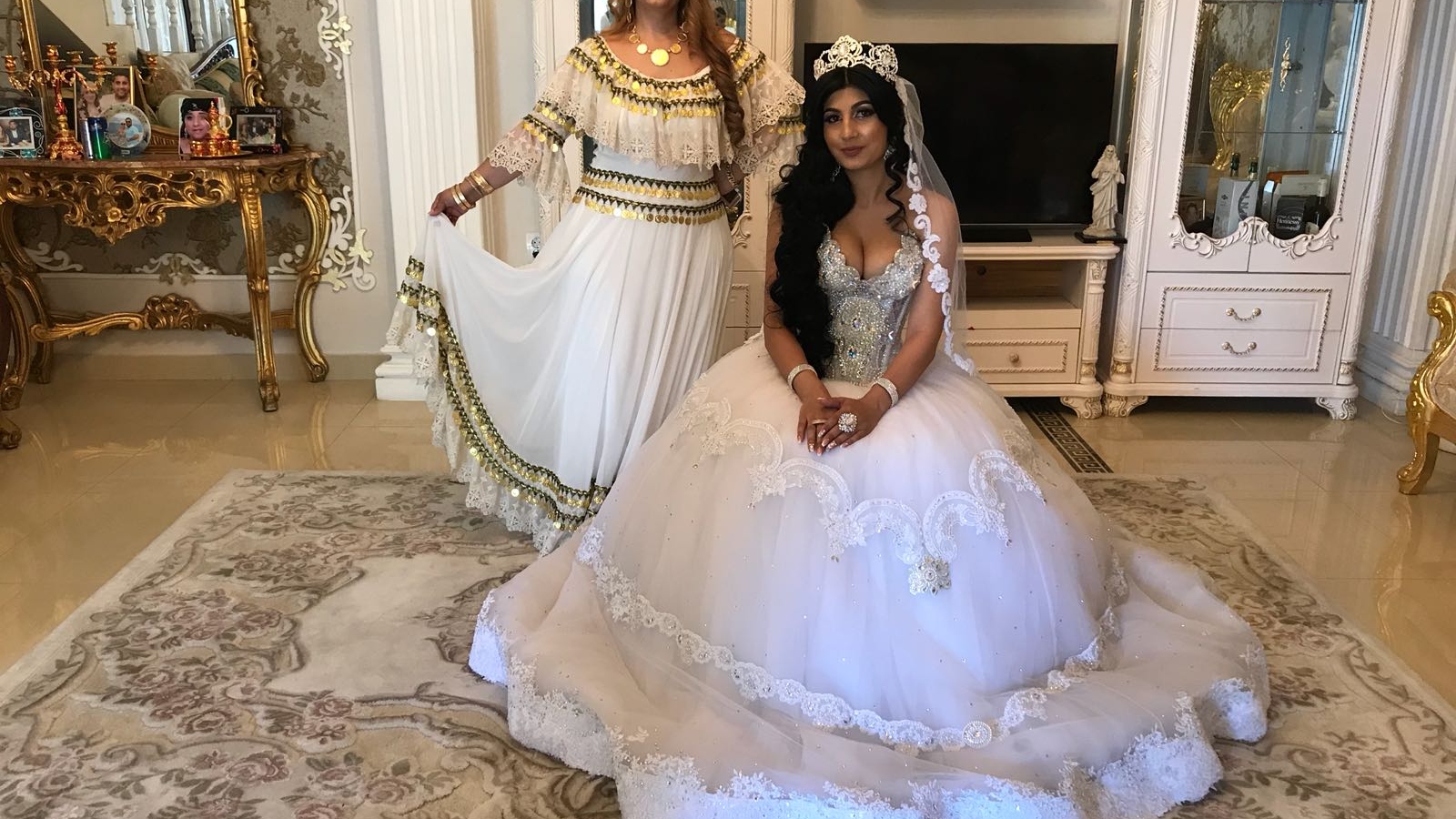 Celebra vrăjitoare Vanessa își însoară băiatul! Imagini live de la nunta și botez