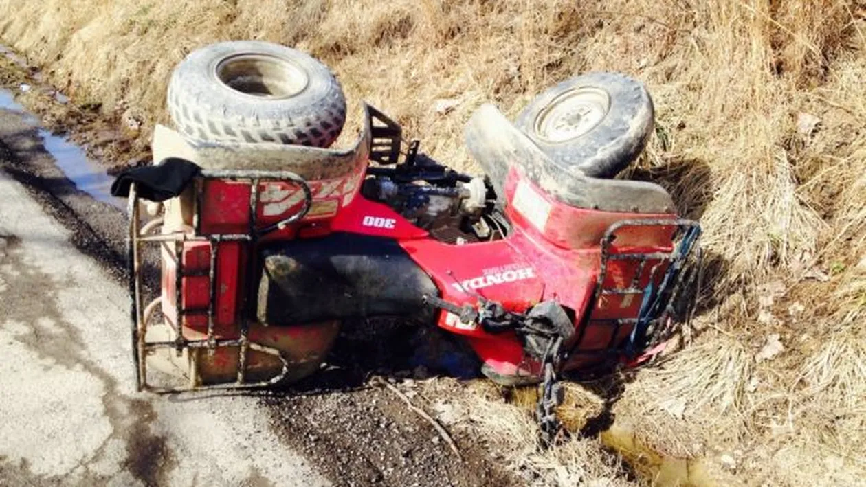 Un tânăr de 19 ani a murit după ce s-a izbit cu ATV-ul de un cap de pod