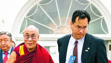 Escortat printre gunoaie