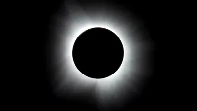 NASA trimite un avion să „prindă” umbra eclipsei. Misiunea care va prelungi întunericul total