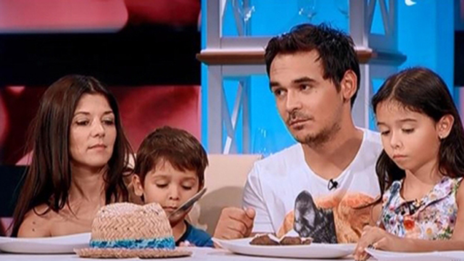 Ce pensie alimentara ii va plati Razvan Simion sotiei inselate! Realizatorul Tv incaseaza o avere de la Antena!