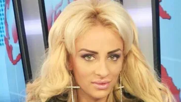 Sexy politista pe care o vrei si tu in pat! Sanziana Buruiana si-a incins prietenii virtuali cu vestimentatia asta