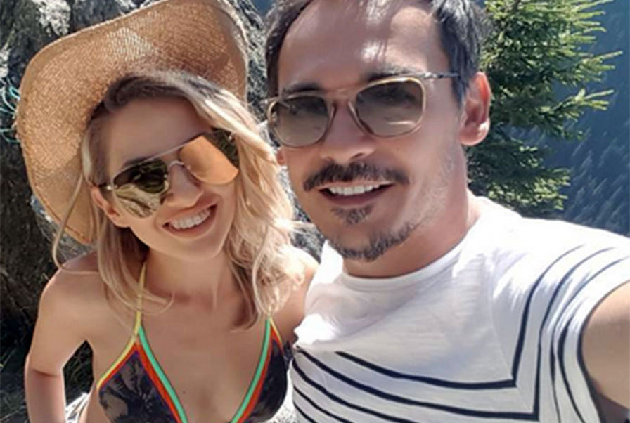 Lidia Buble, în vacanţă cu un celebru cântăreţ în timp ce iubitul ei Răzvan e cu piciorul în ghips
