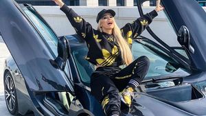 Fashion și în vreme de pandemie! Anda Adam respectă cu stil recomandările autorităților! Cum s-a echipat artista contra coronavirusului