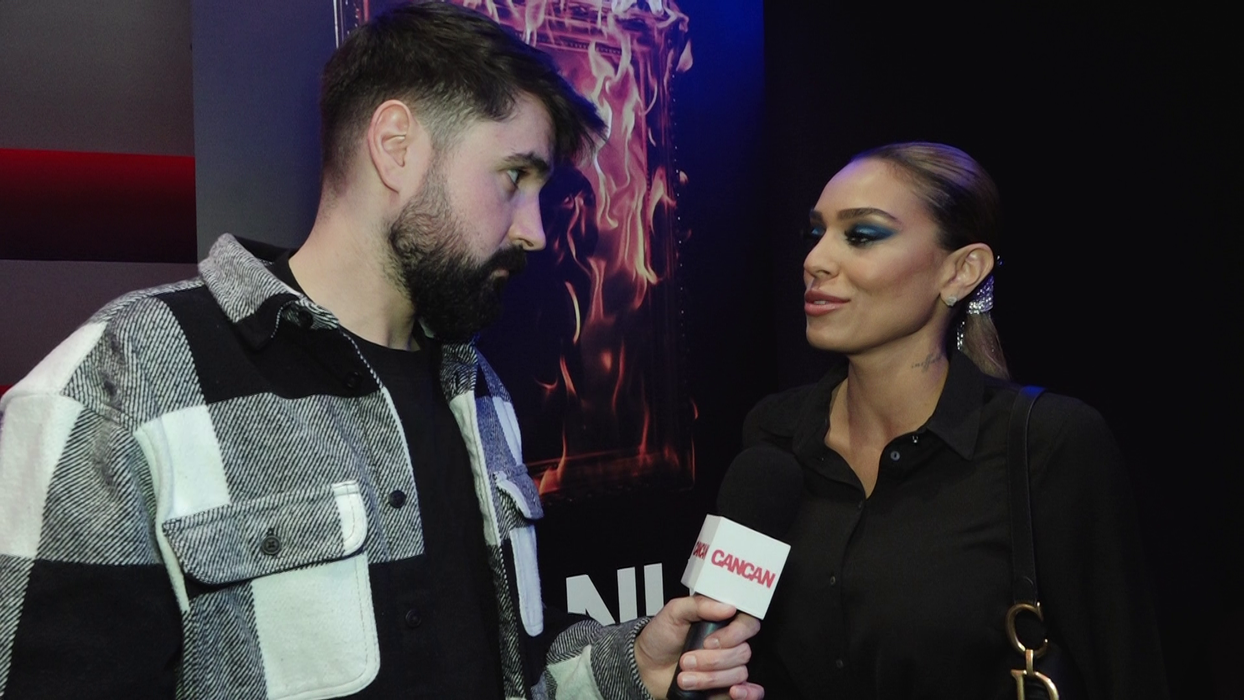 Karmen: "Mai mult, la final s-a lăsat cu lacrimi! La muzică n-a fost cu lacrimi, a fost cu «bravo, bă, tată, ești mai tare decât mine!». Suntem pe două părți diferite, dar la actorie a fost cu lacrimi, chiar a rămas profund impresionat, mi-a plăcut mult reacția lui!" (Foto: captură video)