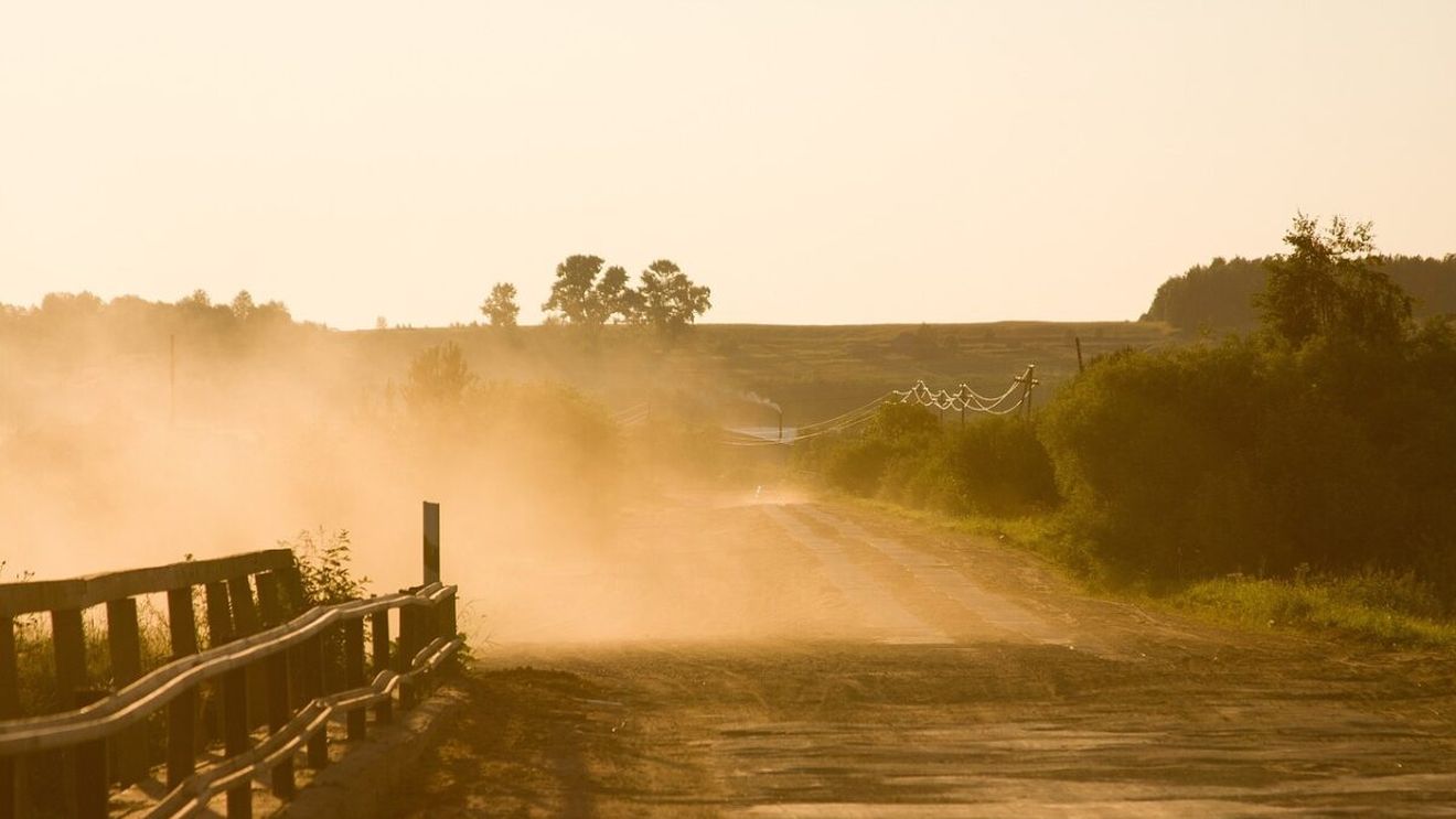 România, LOVITĂ de un nou val de praf saharian. Ce se întâmplă în următoarele 72 de ore