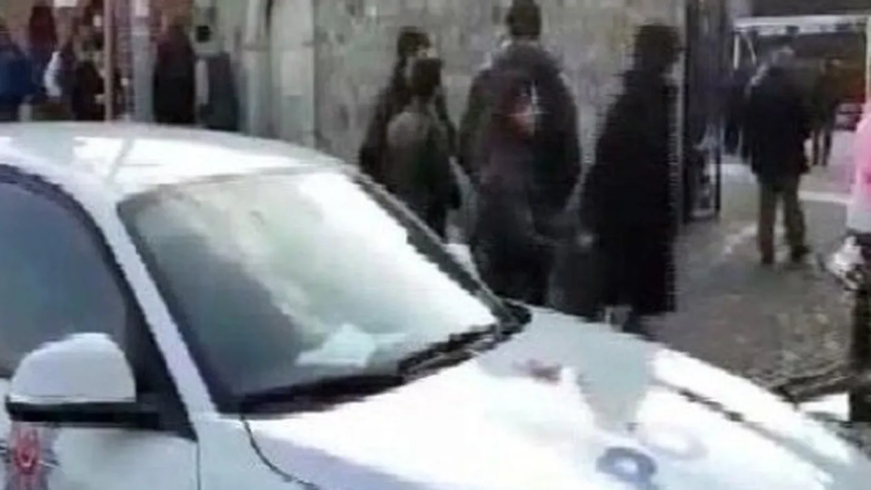 Atac armat la o moschee din Istanbul! Cel puţin două persoane sunt rănite