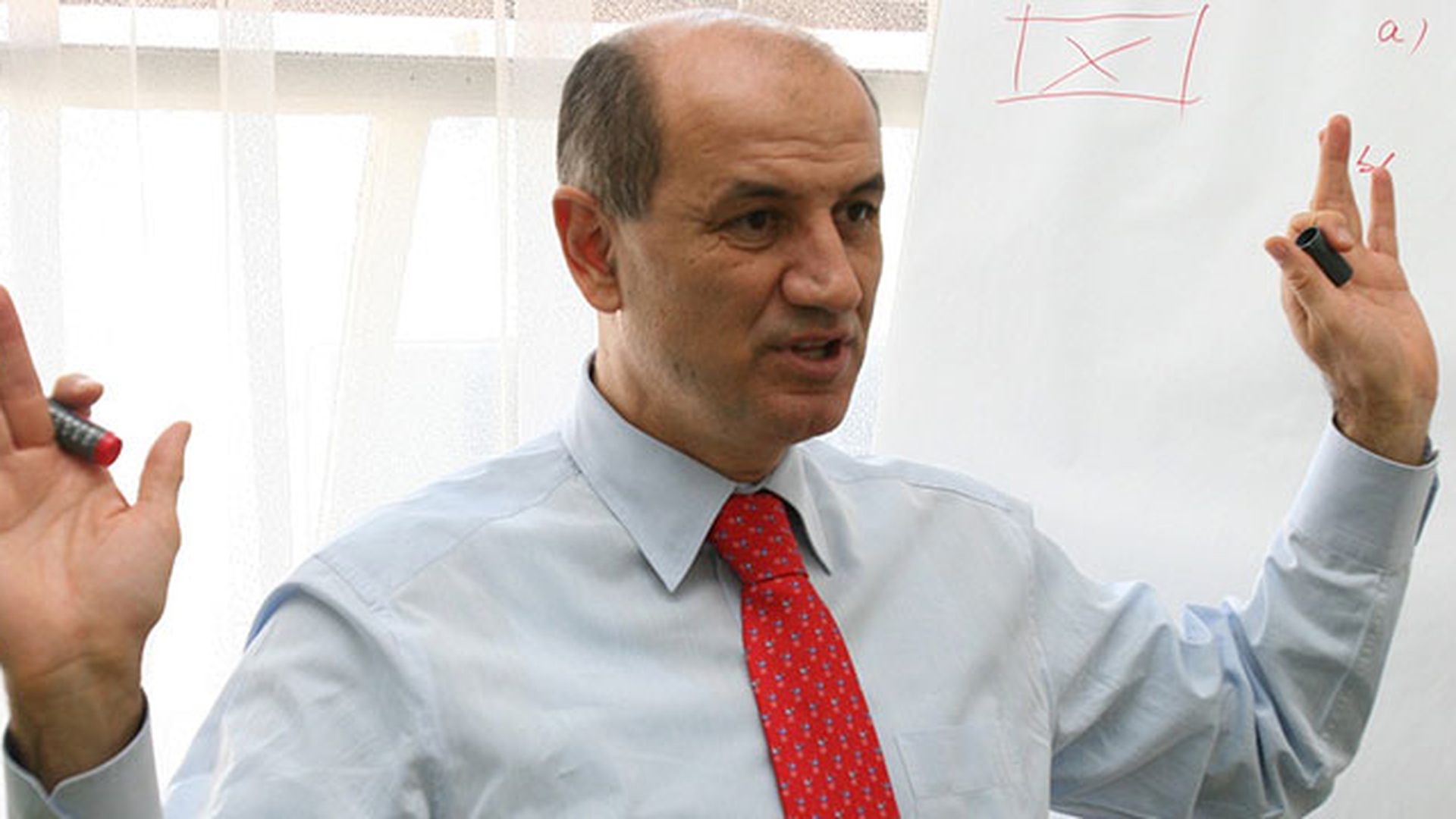 Au crezut ca nu vad bine! Ce au descoperit autoritatile in cartea scrisa de George Copos in inchisoare!
