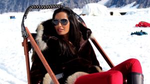 Padma Lakshimi, o cunoscută prezentatoare TV, a fost violată. “Se afla deasupra mea și mi-a spus să stau liniștită pentru că mă va durea doar pentru scurt timp!”