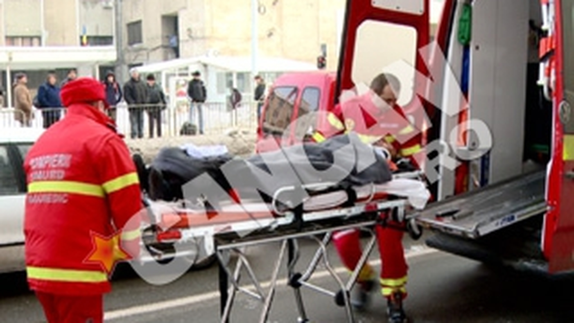 Eleva de 15 ani din Timisoara, acuzata de tentativa de omor. A impins un om peste o balustrada!