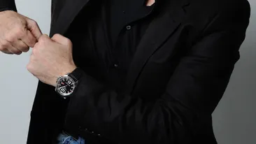 Dan Bitman si-a inceput viata sexuala la 14 ani! O vecina de bloc l-a convis...sa-i cedeze! Totul s-a petrecut in autobuz