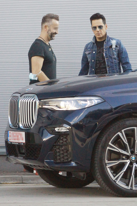 Ștefan Bănică Jr. a “răvășit” parcarea X Factor, cu un BMW X5 țiplă de 80.000 €