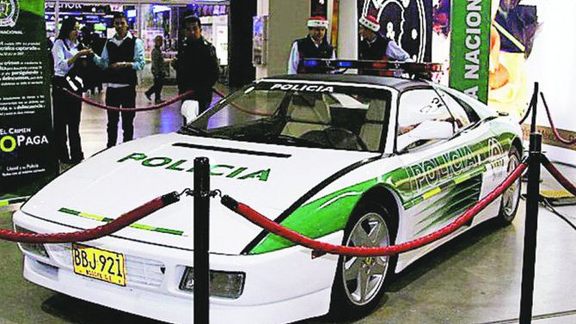 Au confiscat un Ferrari si l-au facut masina de politie