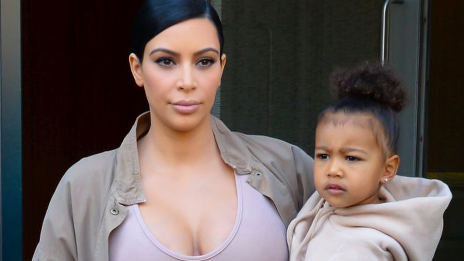 Asa mama, asa fiica. Afla de ce n-o lasa fetita pe Kim Kardashian sa se odihneasca!