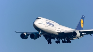 Sute de zboruri au fost anulate joi din cauza unei greve a angajaților Lufthansa