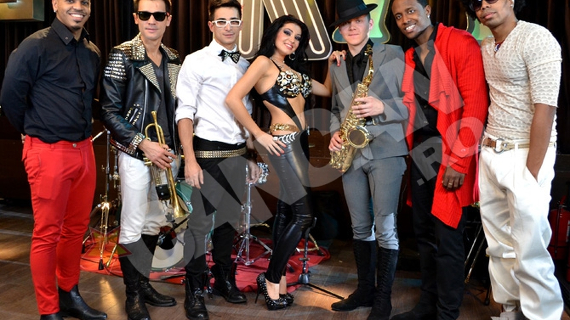 Mandinga incepe anul in forta! Filmeaza un videoclip in Dubai!