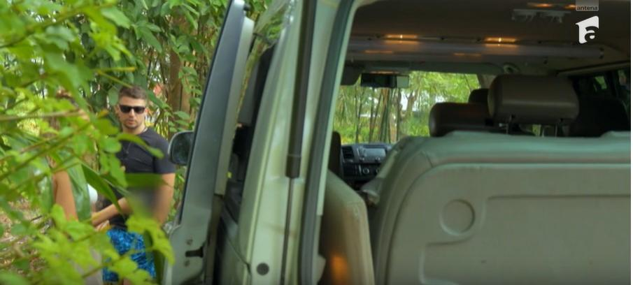 Iubita i-a dat „papucii” la Insula iubirii şi a trecut la atac! Atingeri în locuri interzise, fără să le pese de camerele de filmat