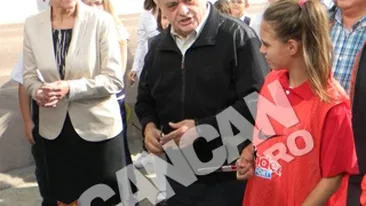 Povestea emotionanta a Georgianei, fetita salvata dintr-o masina in care locuia impreuna cu familia!