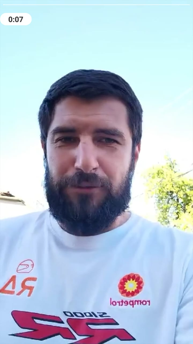 Cătălin Cazacu, de nerecunoscut după ce s-a tuns la zero și și-a lăsat mustață! Pe cine a provocat să își facă un look la fel ca al lui
