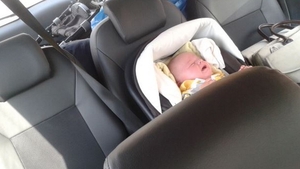 Inconstienta unor parinti din Romania! Si-au lasat bebelusul inchis in masina timp de 2 ore pentru a vizita Salina Turda!