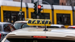 Ce bacşiş a primit un taximetrist din Bucureşti, pentru o cursă de 15.63 de lei? "Coboară fericit, că a lăsat ciubuc"