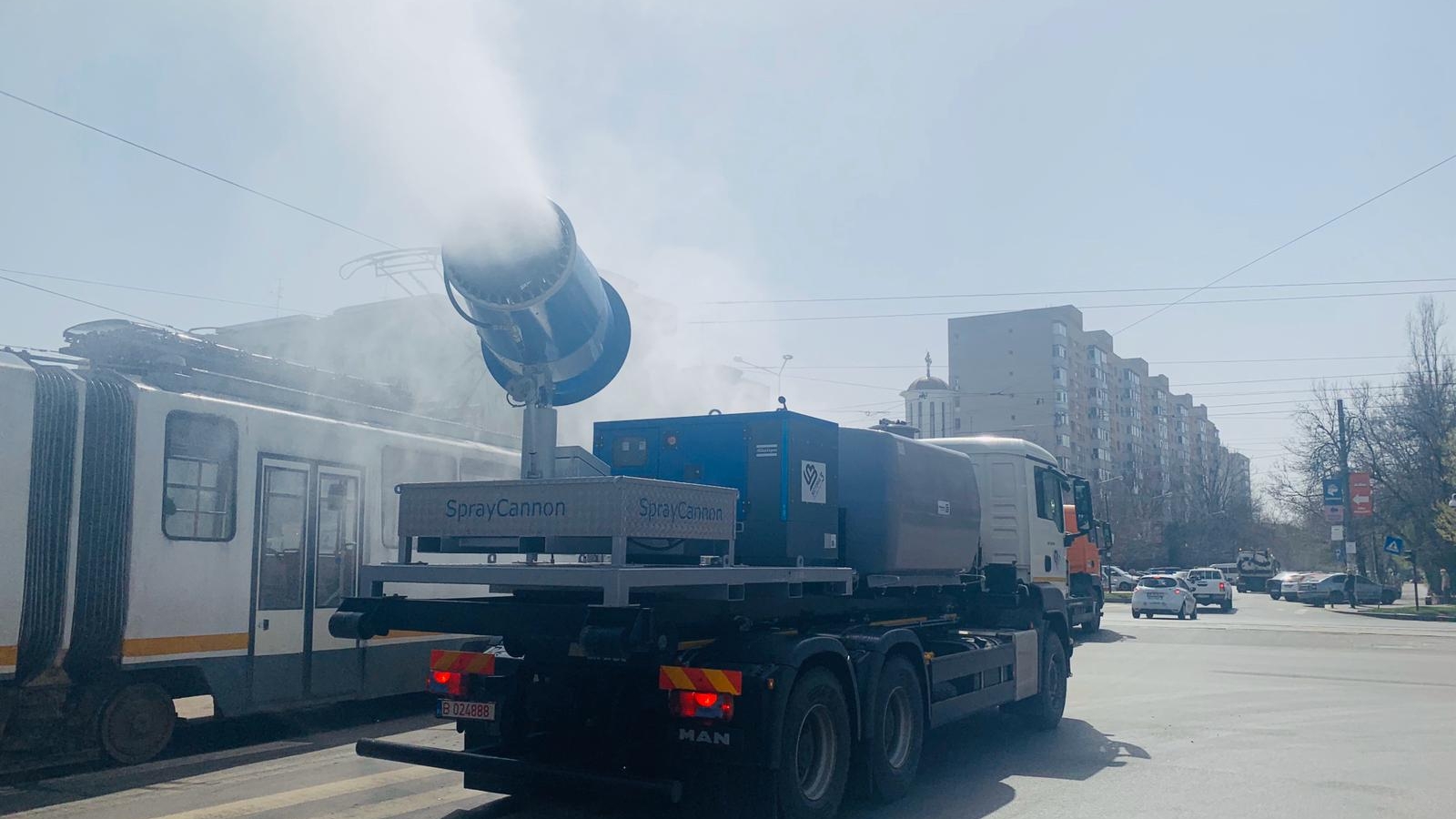 Ultima oră. În Sectorul 3 al Capitalei a început dezinfecția comunitară împotriva coronavirusului | GALERIE FOTO