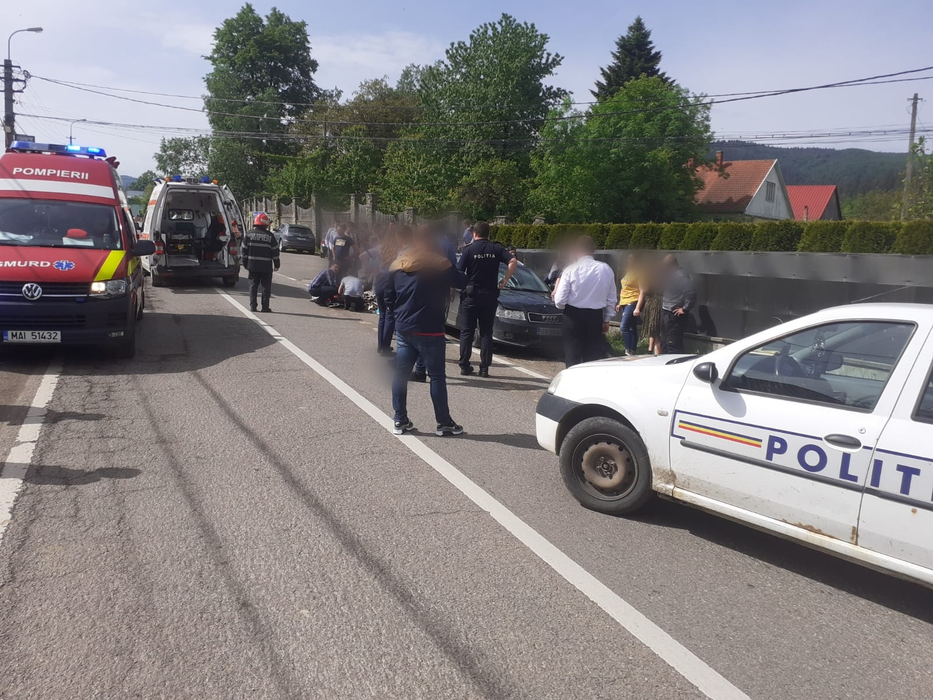 Accident grav la Putna! O mașină a intrat în pietoni. FOTO