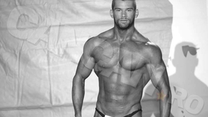Am aflat secretul unui campion de fitness! A slăbit 15 kg şi s-a umplut de muşchi în doar 3 luni!