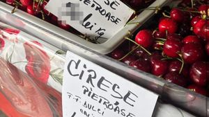 NU E BANC! Câți lei costă un kilogram de cireșe azi, 16 mai 2025, în Piața Obor