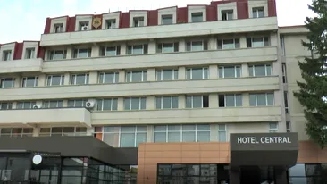 Sinucidere la un hotel din Pașcani. Un bărbat din Capitală s-a aruncat dezbrăcat de la etajul III