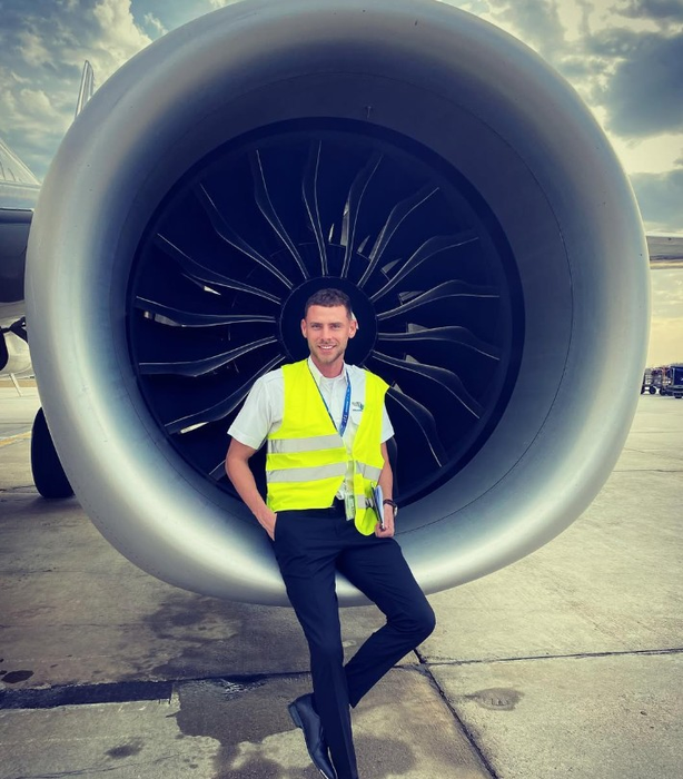 Ispita-pilot Eduard Vlădescu, necazuri cu banii. Blue Air i-a dat „țeapă” după perioada petrecută la cunoscuta companie aeriană