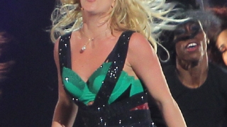 Britney, inlocuita de un travestit in ultimul videoclip