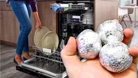 Truc în bucătărie. Ce se întâmplă dacă pui o minge din folie de aluminiu în mașina de spălat vase