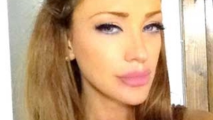 Bianca Dragusanu si-a recuperat telefonul! Santajata cu filme compromitatoare aflate in memoria aparatului!