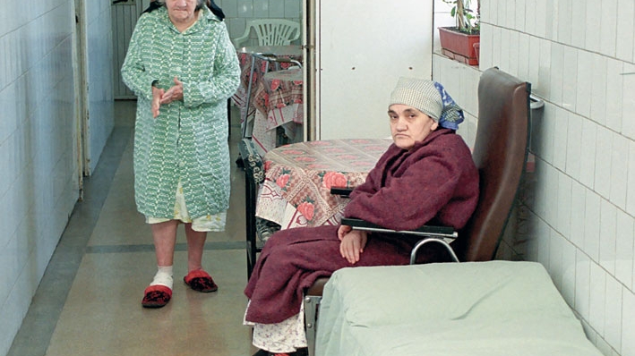 Anchetă în Focșani! Angajații unui cămin de vârstnici, acuzați că fură mâncarea bătrânilor