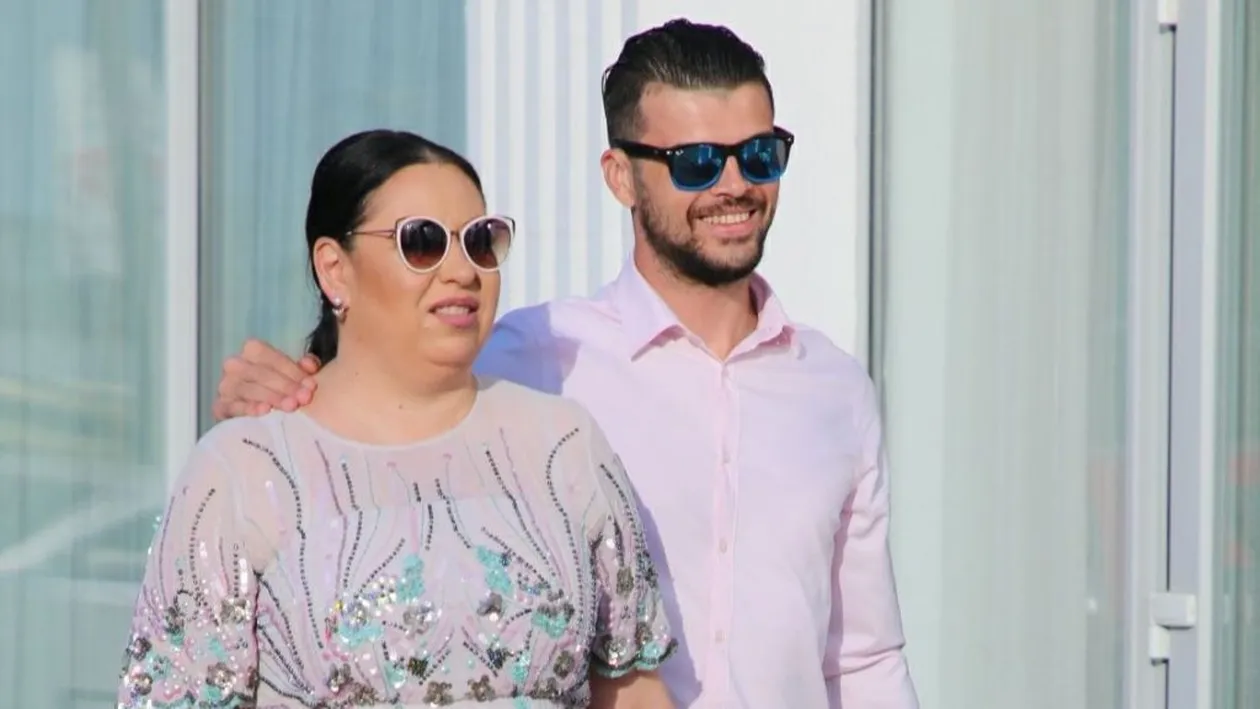Cum s-a îmbrăcat Oana Roman la botezul fetiței Gabrielei Cristea! Ea și soțul ei s-au asortat