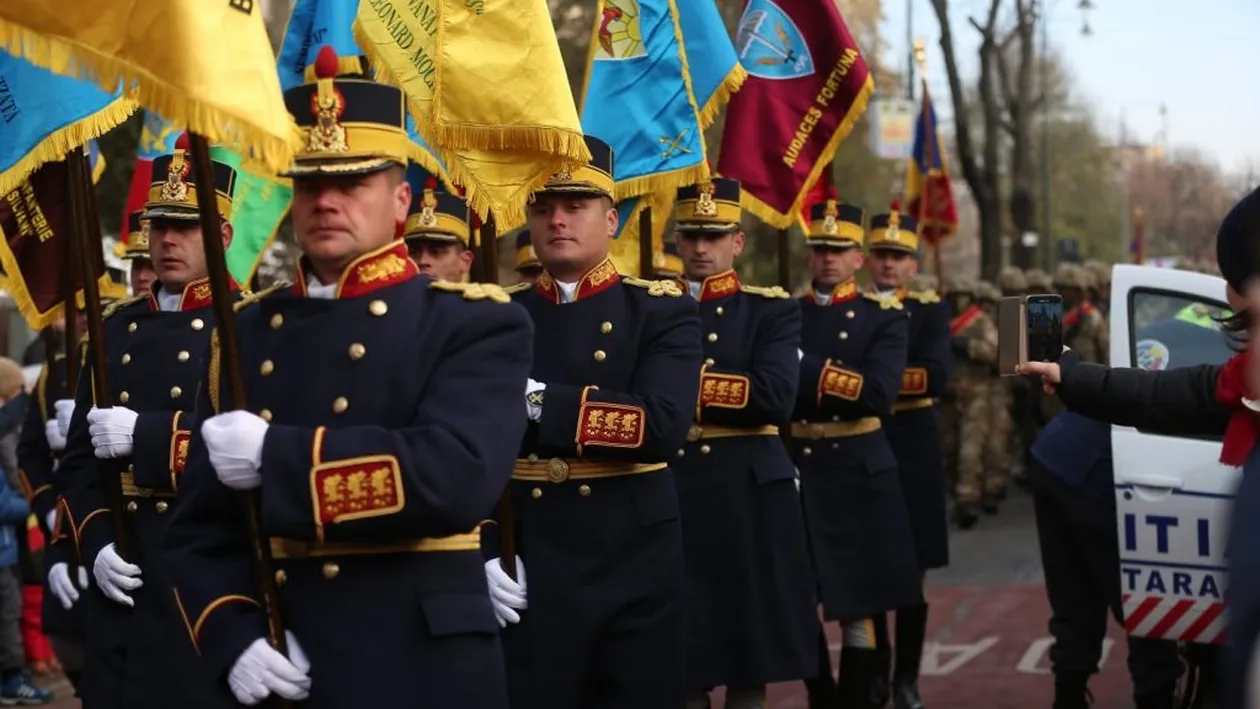 Incident la parada militară:  i s-a făcut rău! A fos scoasă pe braţe şi dusă la ambulanţă