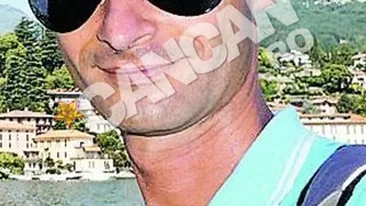 Elevi ai profesorului acuzat de pornografie infantila s-au adunat in fata scolii pentru a-l sustine