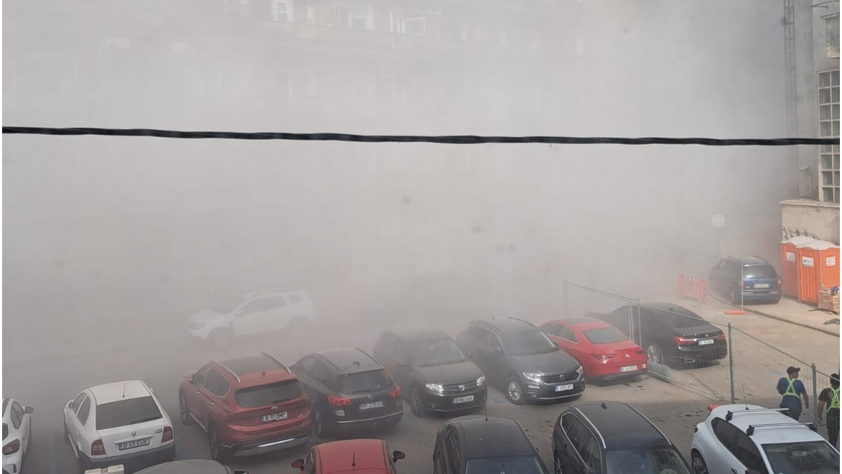 Au crezut că a venit apocalipsa! Locuitorii din centrul Bucureștiului, înecați într-un nor dens de praf după o decizie controversată luată de autorități | FOTO