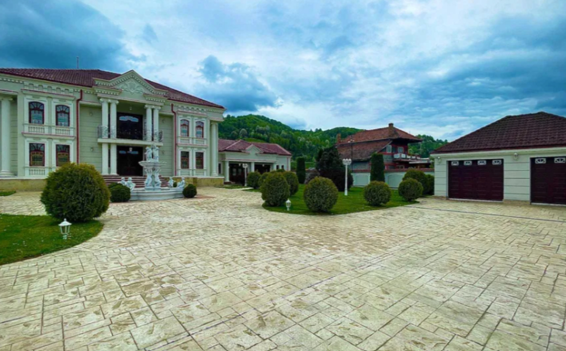Ce preț are vila scoasă la vânzare de familia lui Nicolae Guță/ Foto: OLX