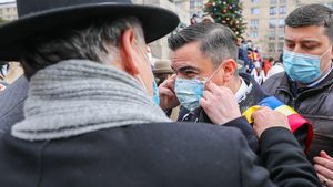 Emil Constantinescu cu cerneala, Mihai Chirică cu iaurtul. Primarul din Iași, protagonistul unui incident amuzant. FOTO