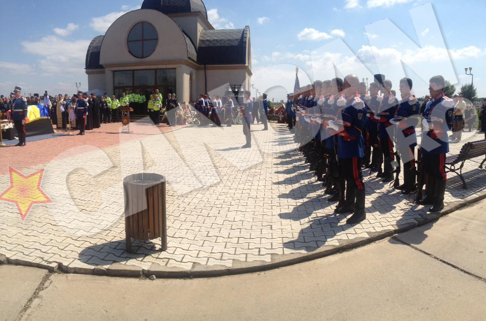 Polițistul Gheorghe Ionescu a fost înmormântat cu onoruri militare