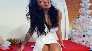 Ţi-o imaginai pe RUBY roşcată şi cu breton? Vedeta a apărut cu un nou look înainte de noul an